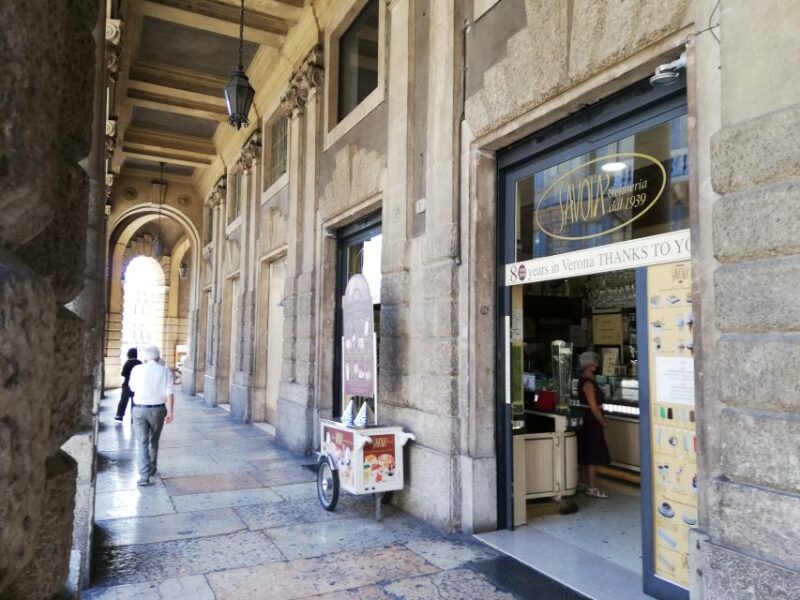 Verona: Night Walking Tour - Food and Sweet Treat at the End of the Tour