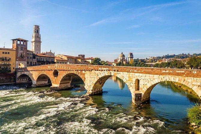 Verona Private Walking Tour - Romeo and Juliet’s Statue in Piazza Indipendenza