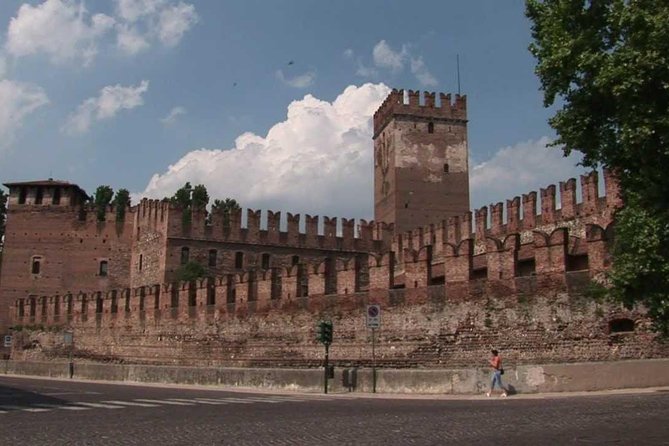Verona, Romeo & Juliet, private guided tour from Milan - Strolling Through Piazza delle Erbe and the Market