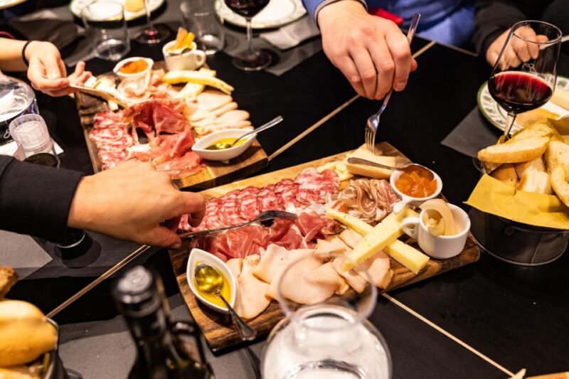 Verona: street food walking tour near the historical center - End with a Traditional Italian Pizza at the Arena