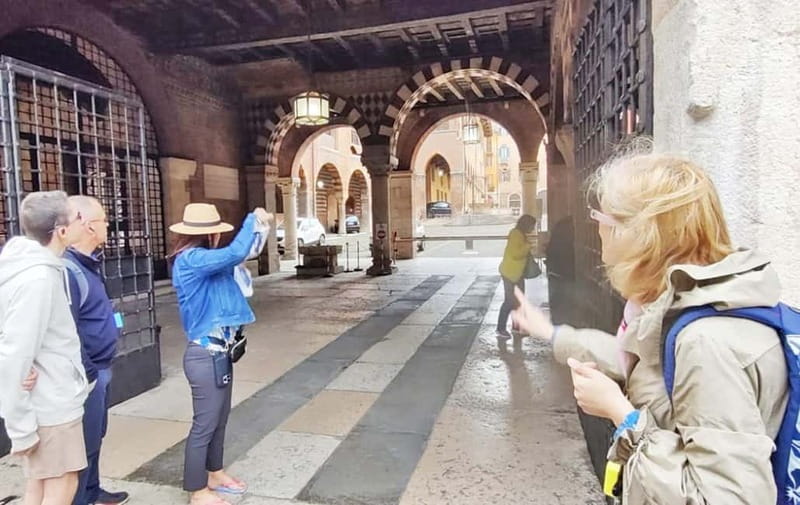 Verona: Walking Sightseeing City Tour with Local Guide - Exploring Palazzo Barbieri: The 19th Century Neoclassical Landmark