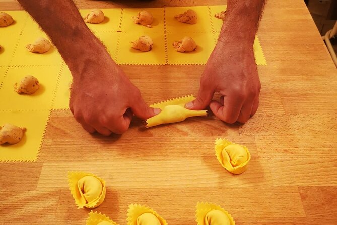 Verona walking tour:food, wine, legends, lunch/dinner & cable car - Scenic Ride Up to the Highest Viewpoint