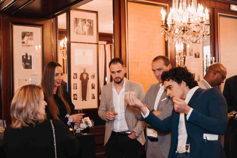 Versailles: City Tour with Mind Reading Experiences - Starting at the Salle du Jeu de Paume: The Historical Beginning