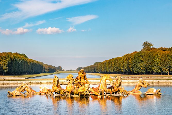 Versailles Domain Small-Group Guided Tour from Paris - Exploring the Gardens of Versailles and Fountain Shows