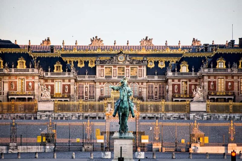 Versailles: Entry ticket & Private Apartments VIP Tour - Limited Access to Gardens and the Trianon Estate