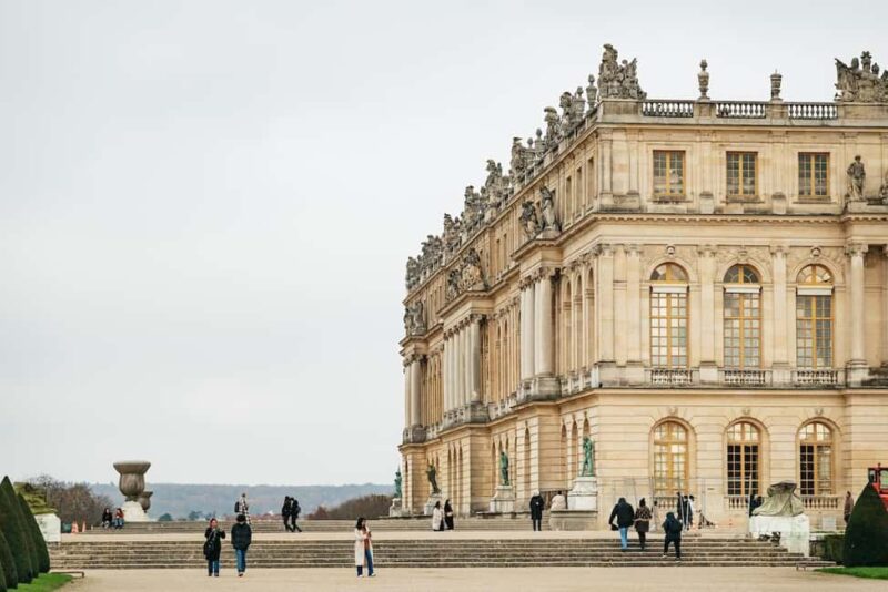 Versailles: Entry ticket & Private Apartments VIP Tour - Comparing This Tour to Other Versailles Options