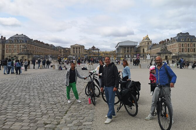Versailles Full-Day Electric Bike Tour : Market, Picnic & Palace - Exploring the Gardens and Fountains
