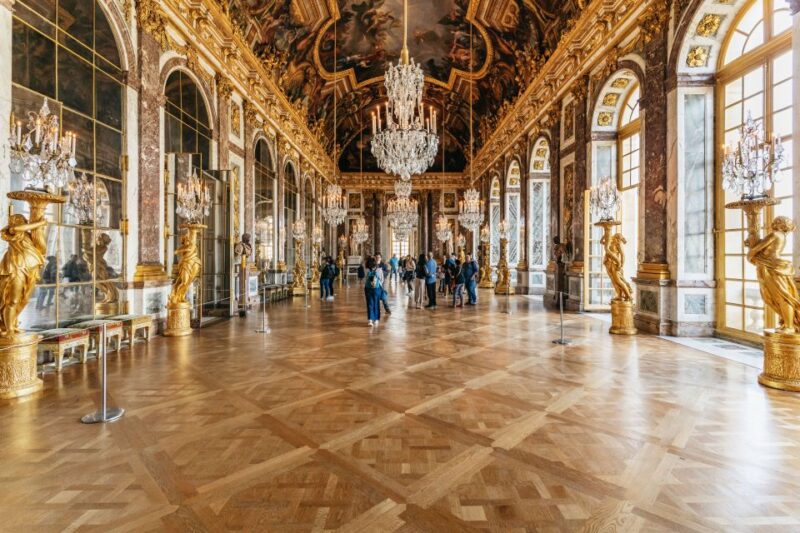 Versailles: Full Tour: Palace, Gardens & Queens Estate - The Role of the Tour Guide: Knowledge and Personalization