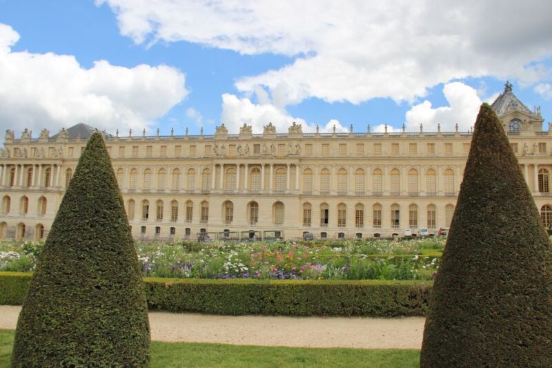 Versailles: Garden Private Guided Tour & Palace Entry Ticket - Logistics: Group Size and Meeting Details