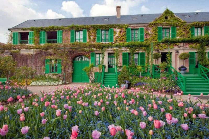 Versailles-Giverny Day Tour with Lunch at Moulin de Fourges - Key Points