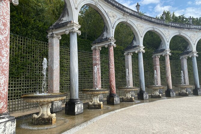 Versailles Guided Tour Small Group 10 to 18 people - Gardens and Fountains: An Outdoor Highlight