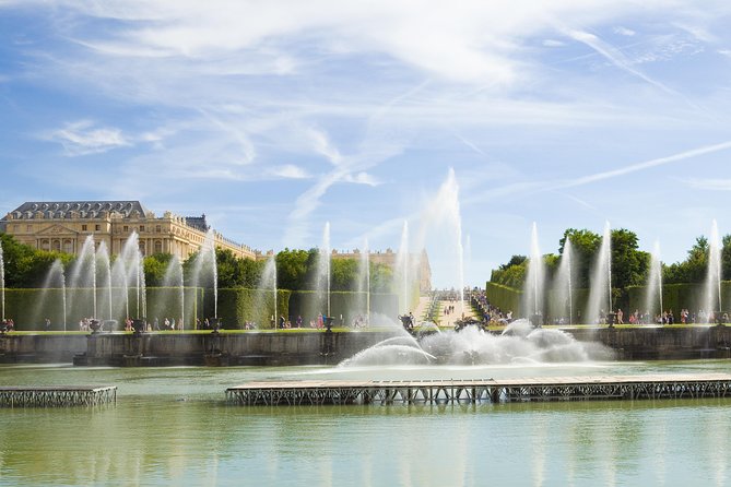 Versailles Palace and Gardens Half Day Guided Tour from Paris - Additional Features and Seasonal Highlights