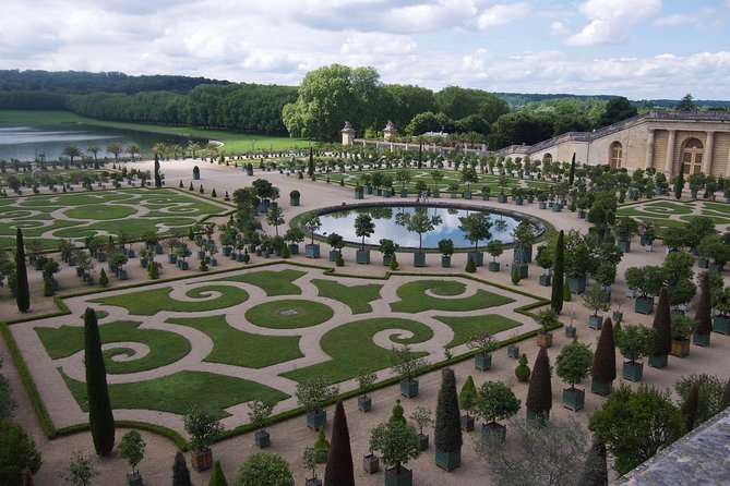 Versailles Palace and Gardens Tour by Train from Paris with Skip-the-Line - Navigating the Transportation and Meeting Points