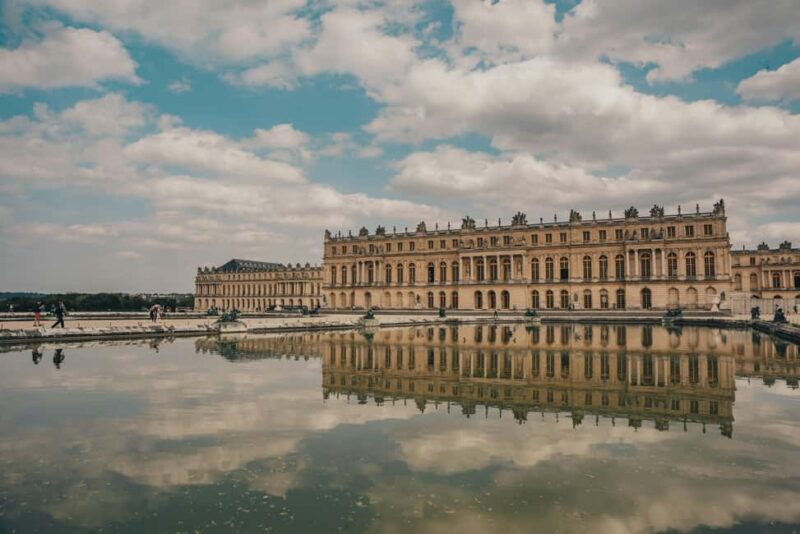 Versailles: Palace and Marie Antoinette's Hamlet Guided Tour - Practicalities and Group Experience