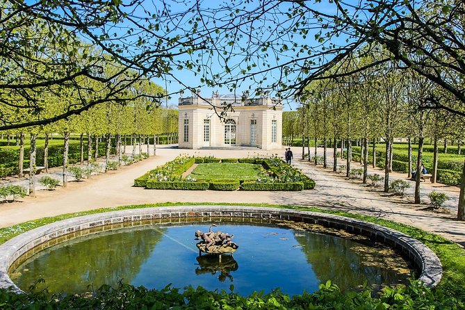 Versailles Palace & Marie-Antoinette's Estate Private Guided Tour with Lunch - Explore the Grand Trianon and the Petite Trianon