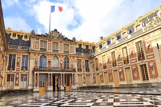 Versailles Palace Private Half Day Guided Tour including Hotel Pickup from Paris - Walking Through the Versailles Palaces Most Famous Rooms