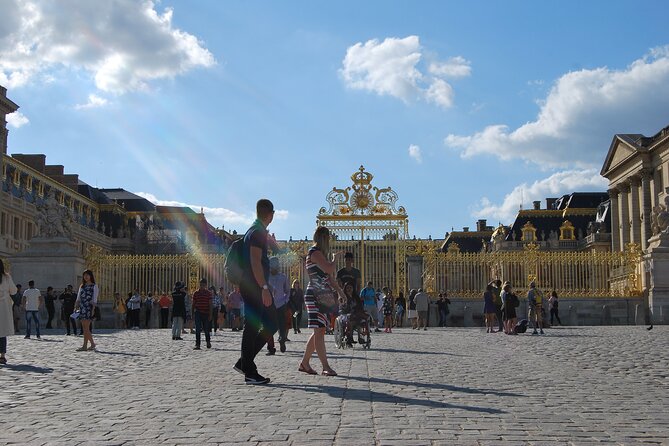 Versailles Palace Private Half Day Guided Tour including Hotel Pickup from Paris - Discovering the Fountains and Statues in the Gardens