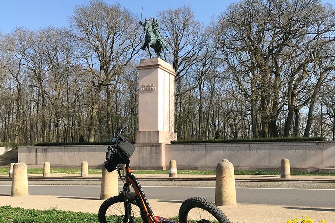 Versailles: Path of the Heroes on original electrics 2 wheels - The Significance of Place dArmes and Versailles Military Past