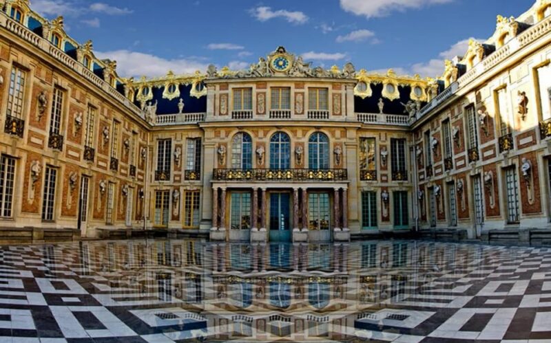 Versailles: Private Family Tour of Palace w/ Reserved Entry - Key Points