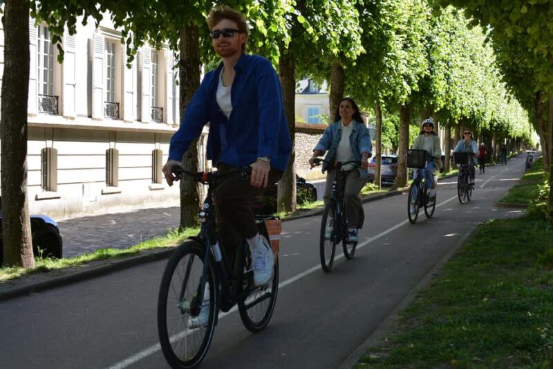 Versailles: Quality Electric Bike Rental - Riding the Premium E-Bikes in Versailles