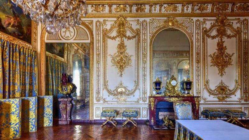 Versailles: Skip-the-Line Day Tour & Transfer from Paris - Enjoy a Meal at La Petite Venise Near the Grand Canal