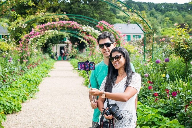 Versailles Timed Entrance Ticket and Giverny Small Group Day Trip from Paris - Discover the Best of Versailles and Giverny in a Single Day