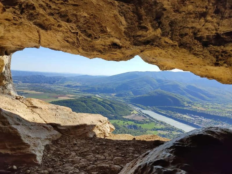 Vertigo hike: the Trou de l'Argent cave from Sisteron - Key Points