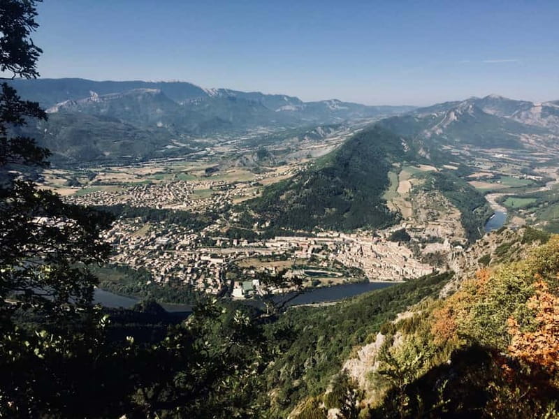 Vertigo hike: the Trou de l'Argent cave from Sisteron - An Exciting Climb with Stunning Views over Sisteron