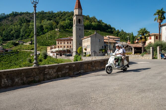 Vespa 125 rental to explore the UNESCO Hills - Key Points