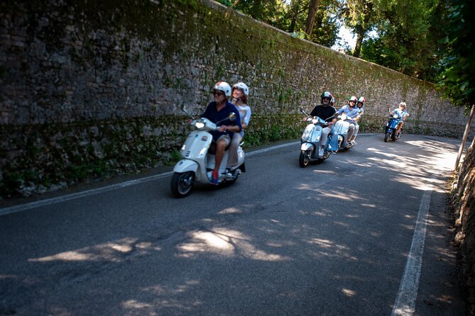 Vespa 125 rental to explore the UNESCO Hills - Visiting Enchanting Villages and Historic Sites