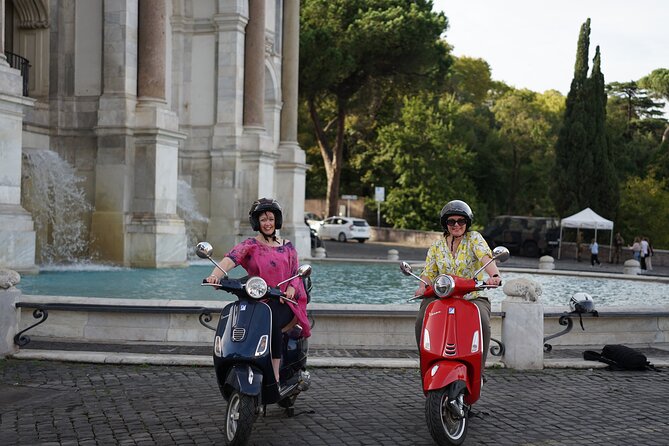 Vespa scooter tour with Professional Photography - Reaching the Iconic Janiculum Hill and the Fontana del Gianicolo