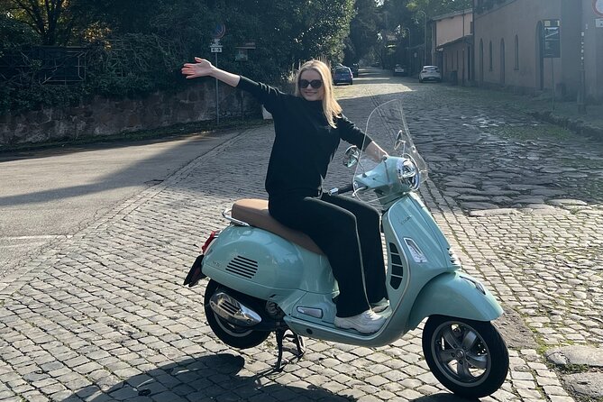 Vespa Tour in Rome Driven by Us with Optional Pick Up - The Role of the Guide and Driver