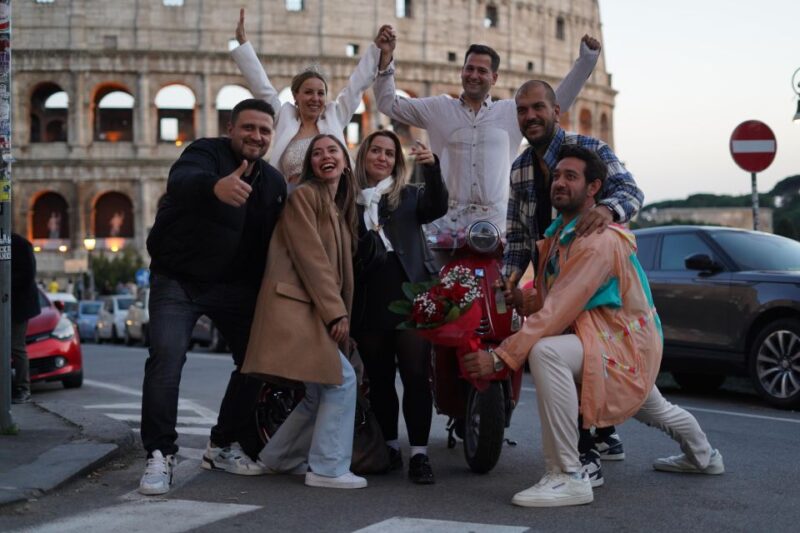 Vespa - Wine and Photography service in Rome - The Guide and Atmosphere During the Tour