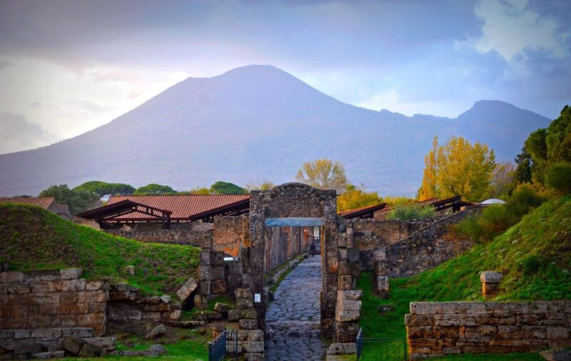 Vesuvius and Pompeii Transfer + Entrance for the Vesuvio - Free Time to Explore the Pompeii Ruins
