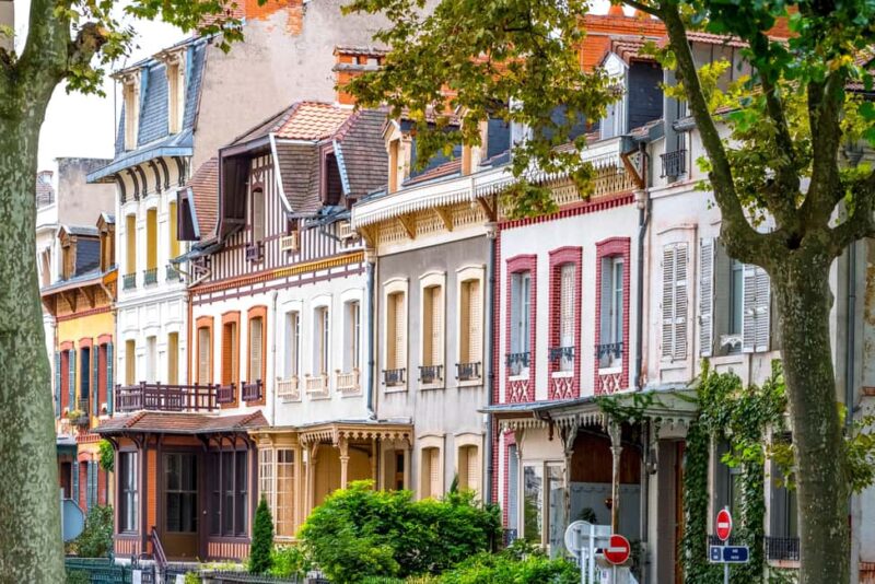 Vichy: Express Walk with a Local - Logistics and Booking Flexibility