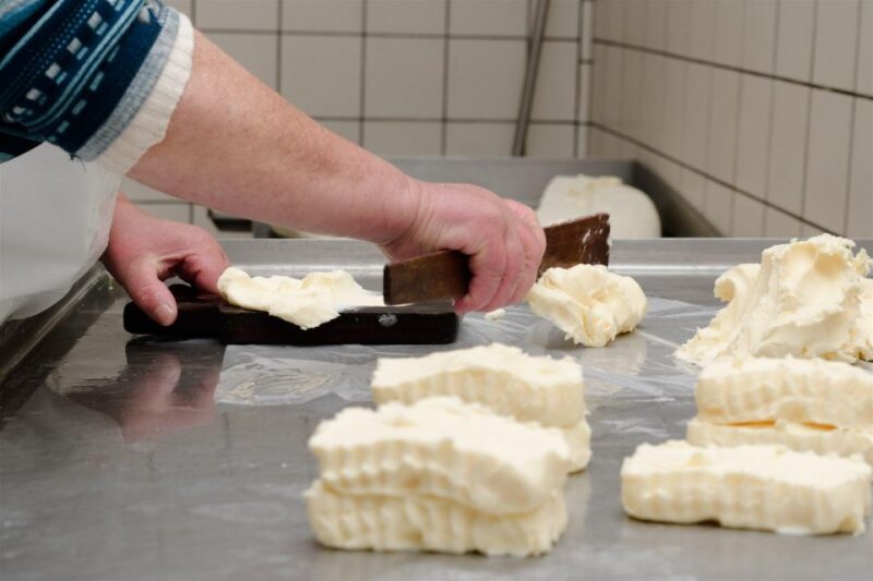 Vico Equense: Tour in the dairy "Mozzarella Experience" - Authentic Cheesemaking in the Lattari Mountains