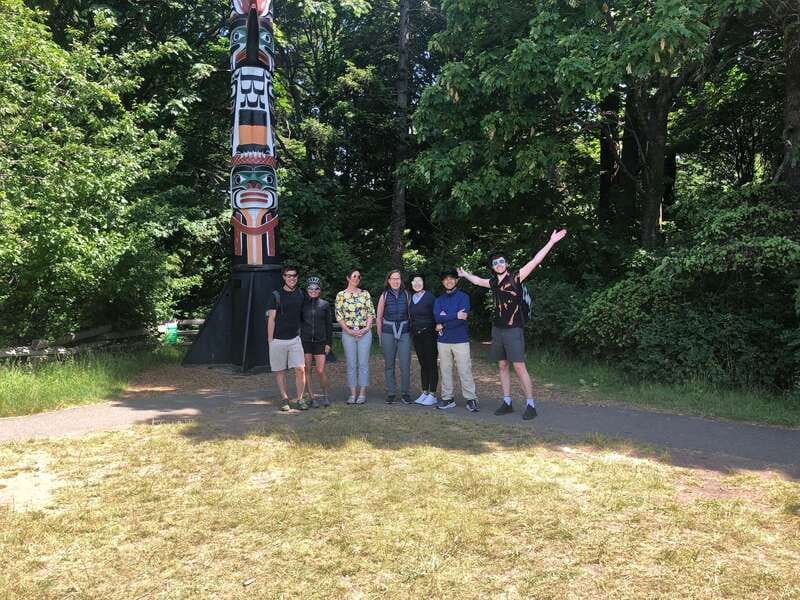 Victoria: 3-hour City Highlights Tour & Coastal Bike Ride - Visiting Iconic Landmarks: Craigdarroch Castle and The Government House