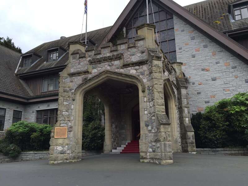 Victoria, BC: City Tour and Butchart Gardens Combo Tour - The Guide Experience and Customer Satisfaction