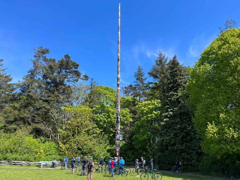 Victoria City Highlights Pedal Bike Tour - Hoods & Legends - Key Points