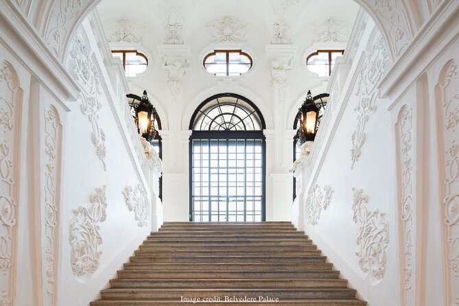 Vienna 3h Private Tour with Christmas Market & Upper Belvedere - Guide Expertise and Guest Experience