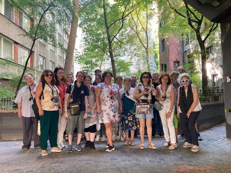 Vienna: a walk through art and architecture in the early 1900s - Architectural Highlights: Loos-Haus and the Ankeruhr