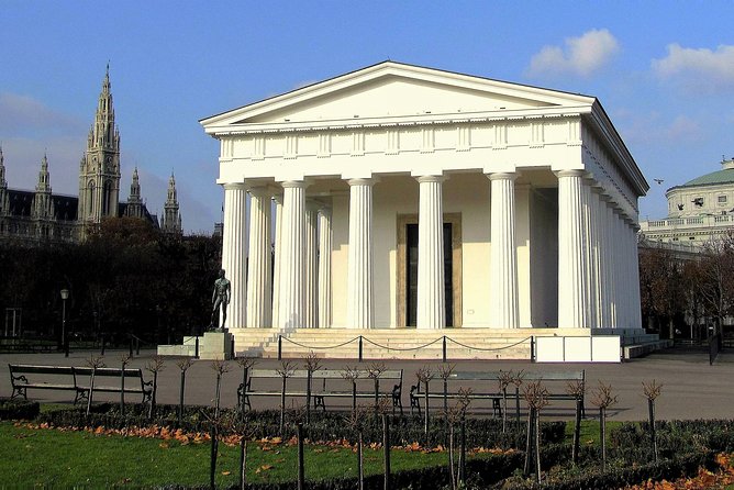 Vienna at First Glance a Private Walking Tour for First Timers - Highlighting the Iconic St. Stephen’s Cathedral