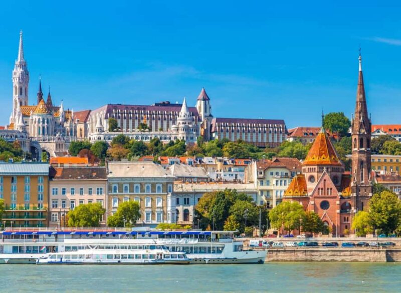 Vienna: Bratislava & Budapest Small Group Guided Day Tour - Lunch and Free Time in Budapest’s Vibrant Downtown