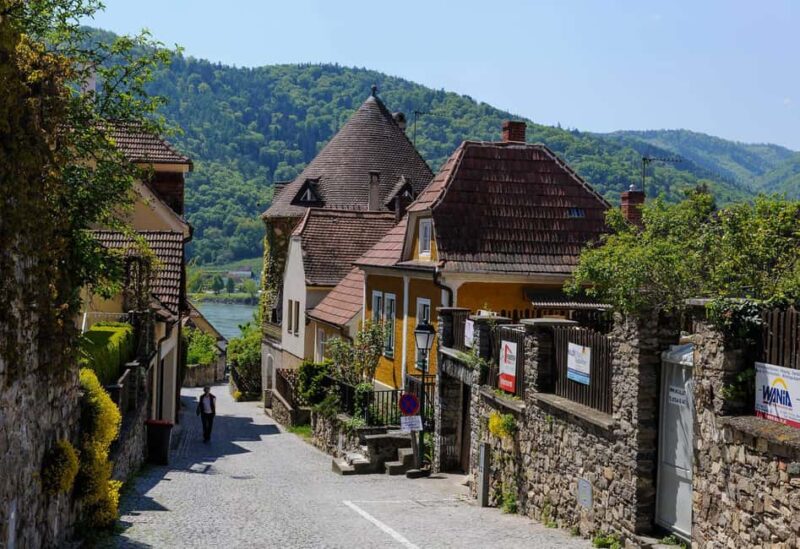 Vienna/Bratislava: Traunkirchen, Hallstatt & Salzburg Tour - Value and Inclusions: What’s Included and What’s Not