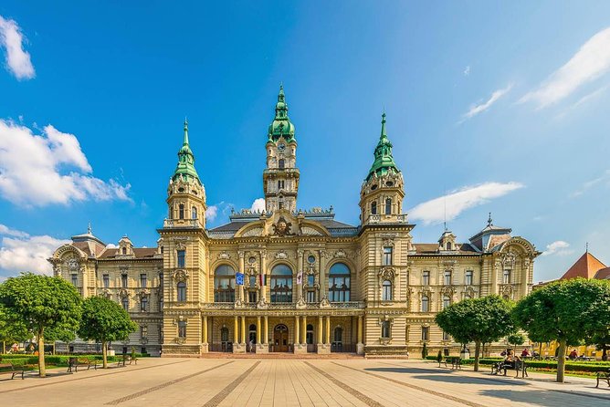 Vienna-Budapest One-Way Sightseeing Transfer - Visiting Szentendre’s Artistic Streets and Colorful Facades