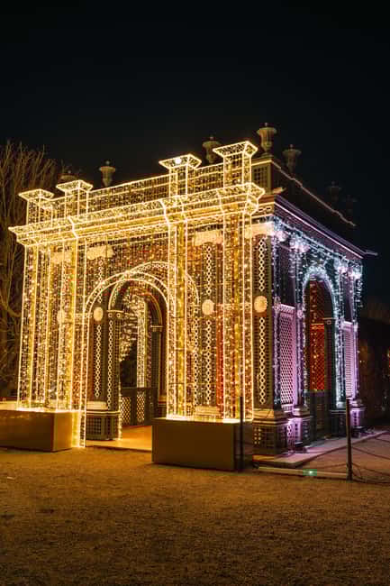 Vienna: Christmas Evening Tour with Schönbrunn Palace Lights - The Logistics and Meeting Details
