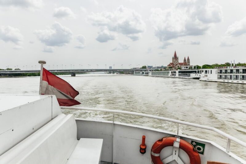 Vienna: City Cruise with Optional Lunch - The Experience of the Guided Commentary