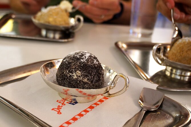 Vienna Dessert Tour: Homemade Cakes, Strudels & Hidden Caffes - The Role of the Guide: Knowledgeable and Personable