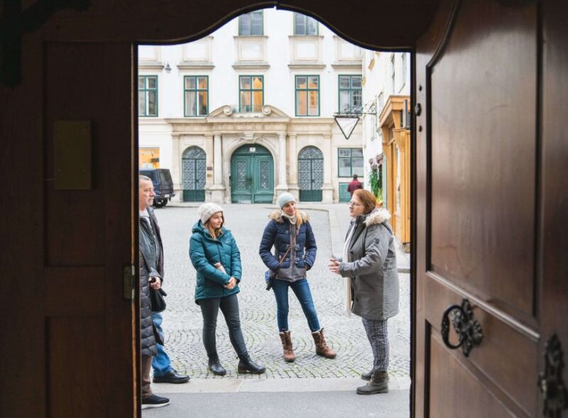 Vienna: Educational Walk Exploring Homelessness - From Streets to Social Solutions