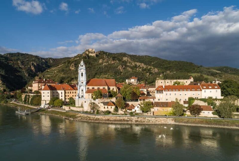 Vienna: eský Krumlov and Wachau Valley Tour - Comfortable Travel and Guided Commentary